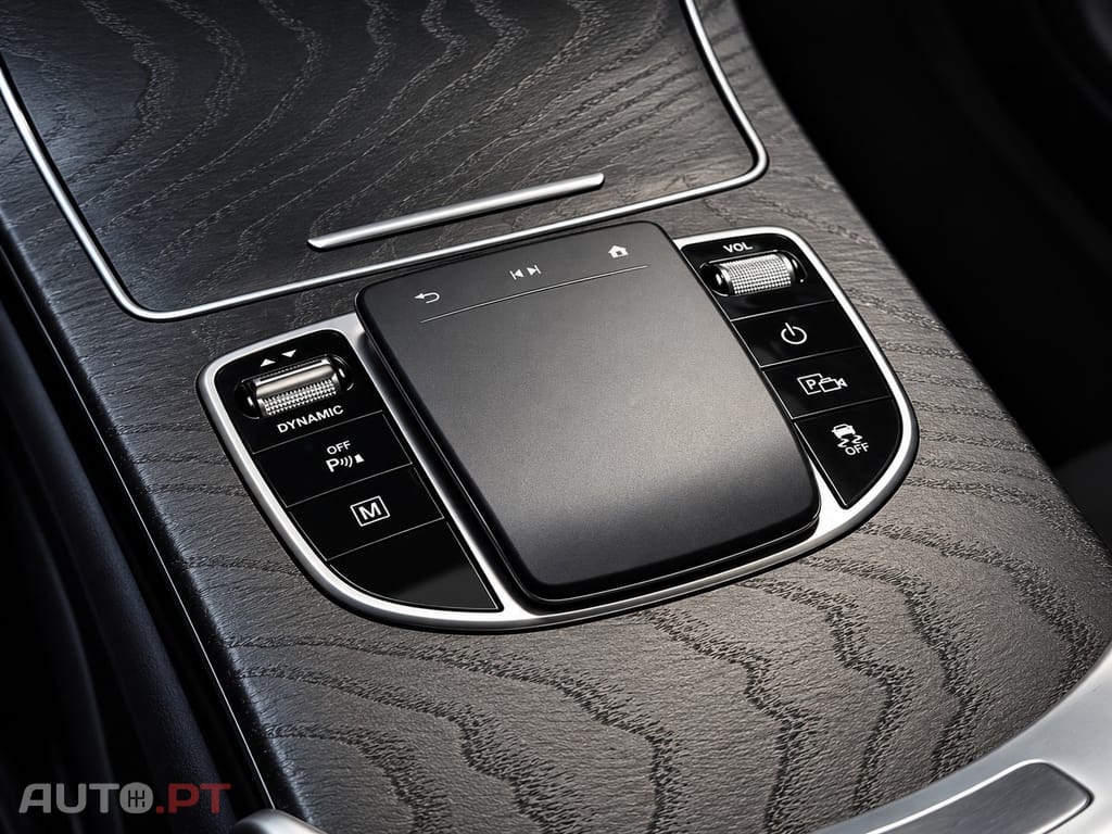 Mercedes-Benz GLC 300 de 4Matic 9G-TRONIC AMG Line — fotografia 30