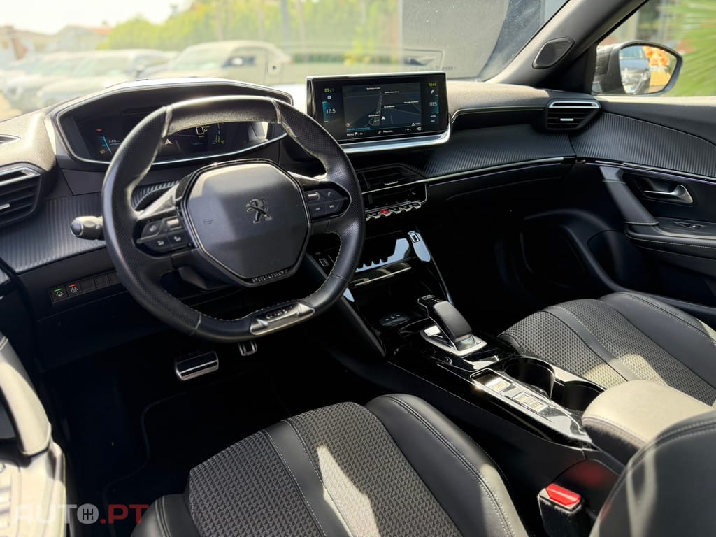 Peugeot E-2008 50 kWh GT