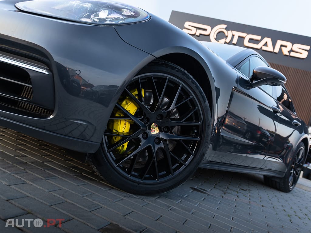 Porsche Panamera 4 E-Hybrid