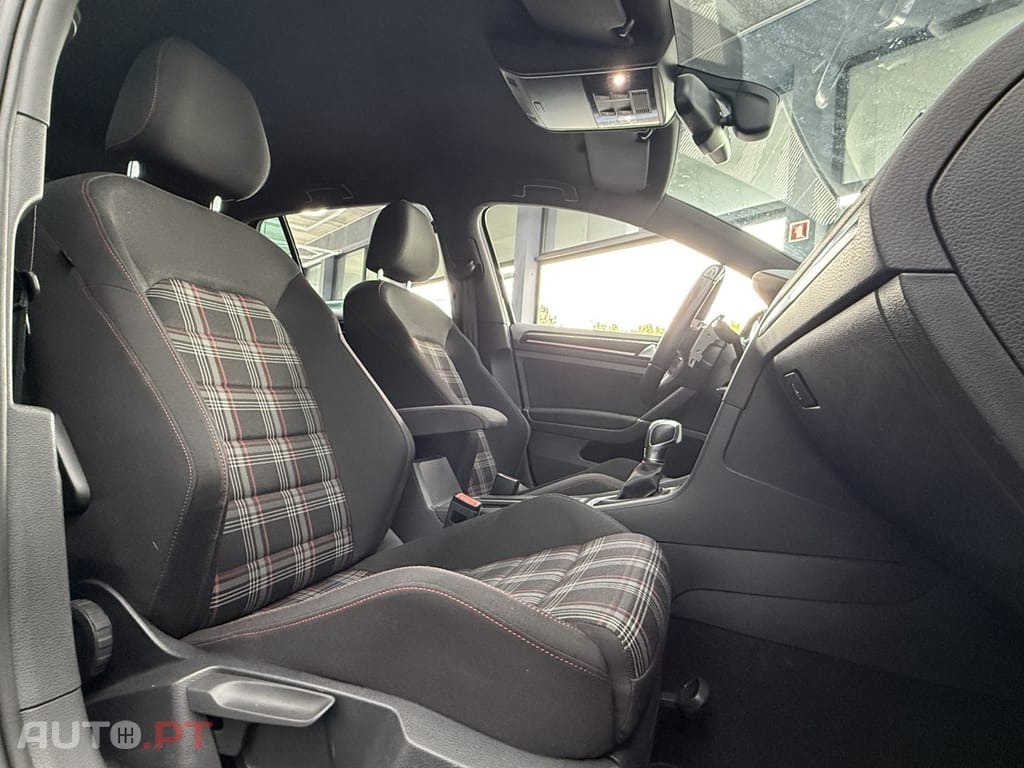 Volkswagen Golf 2.0 TSI GTI DSG