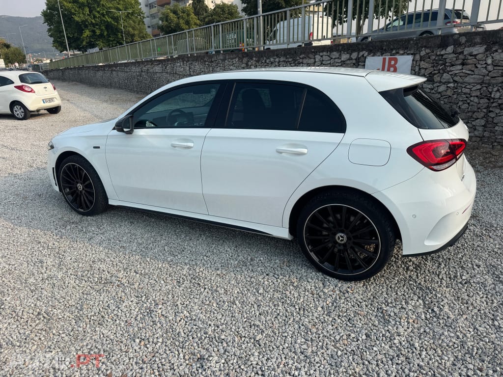 Mercedes-Benz A 250 e AMG Line