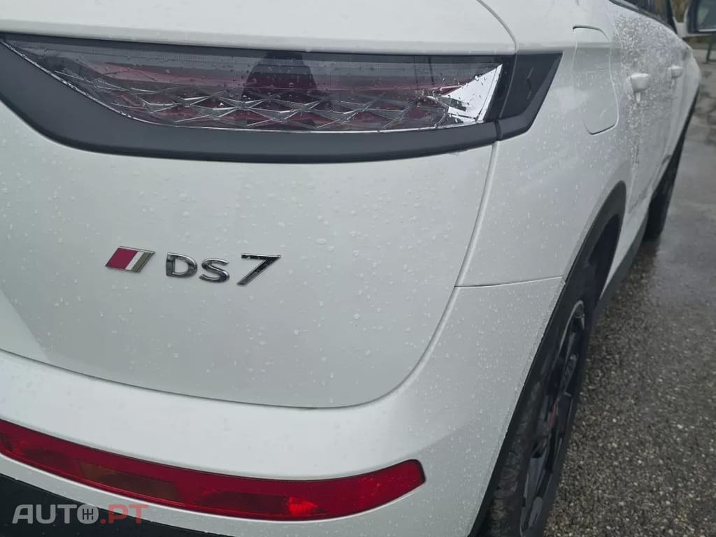 DS DS7 Crossback Performance Line