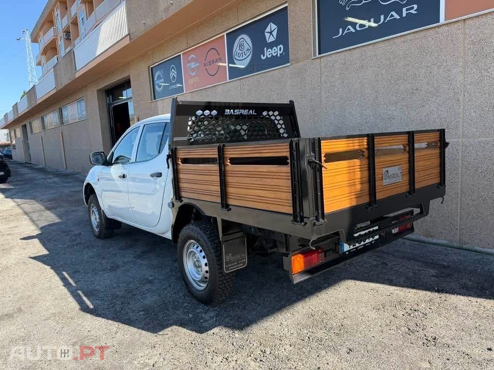 Mitsubishi L200 2.5 DI-D CD Invite 4WD