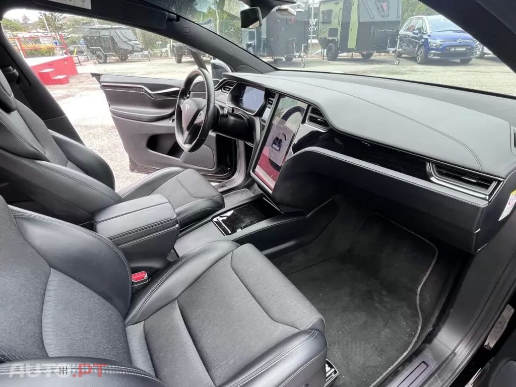 Tesla Model X 75D
