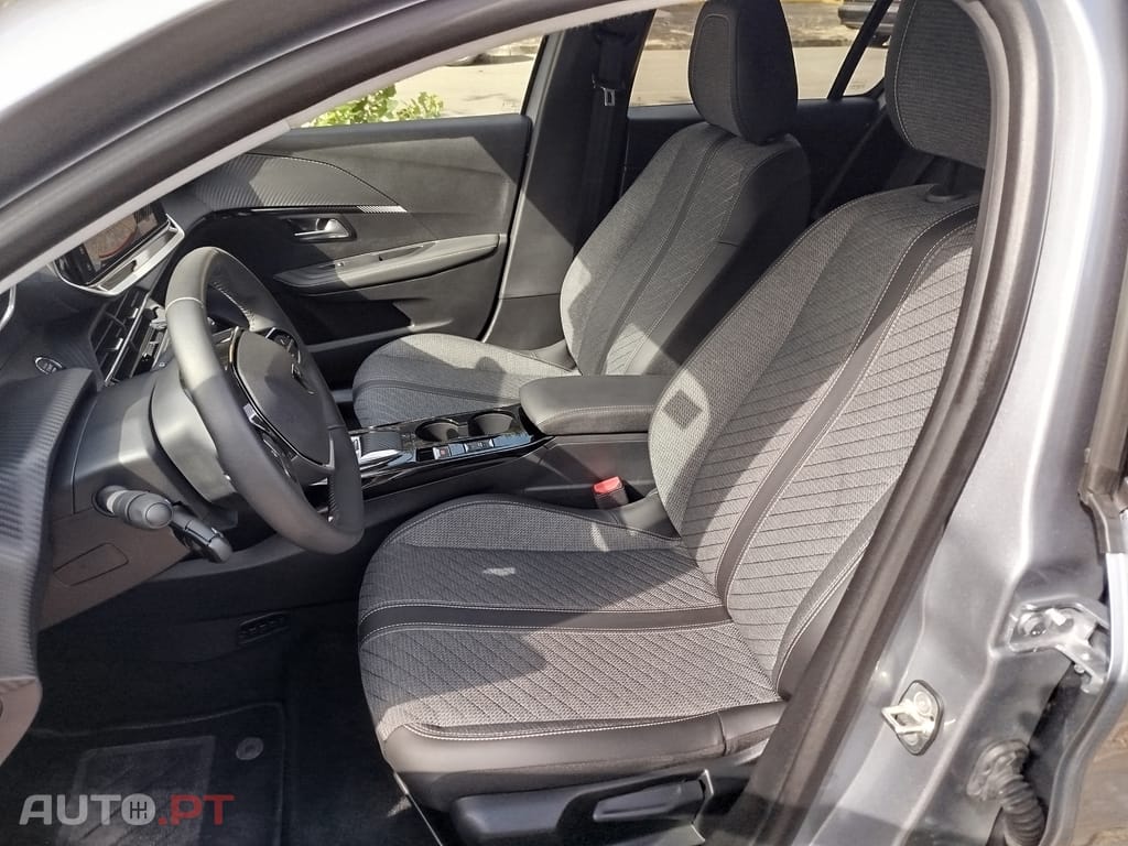 Peugeot E-208 Allure 115kW 156cv