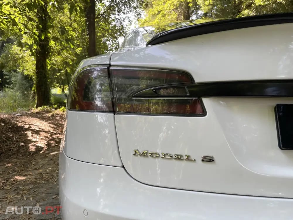 Tesla Model S 90D