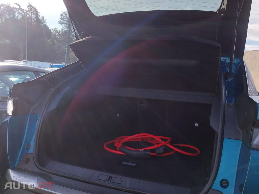 Peugeot E-3008 Allure 73kWh