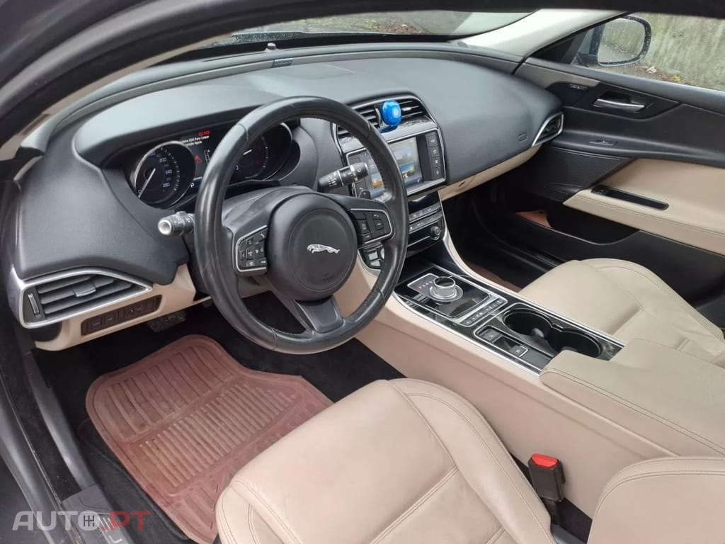 Jaguar XE 2.0 D Prestige Aut.