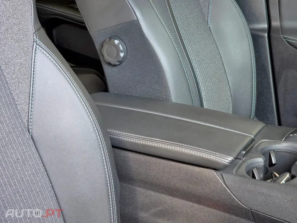 Peugeot 3008 1.6 Hybrid Allure e-EAT8