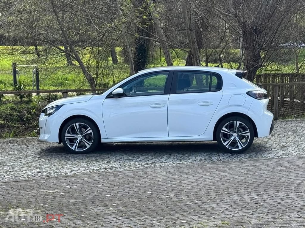 Peugeot 208 1.2 PureTech Allure EAT8