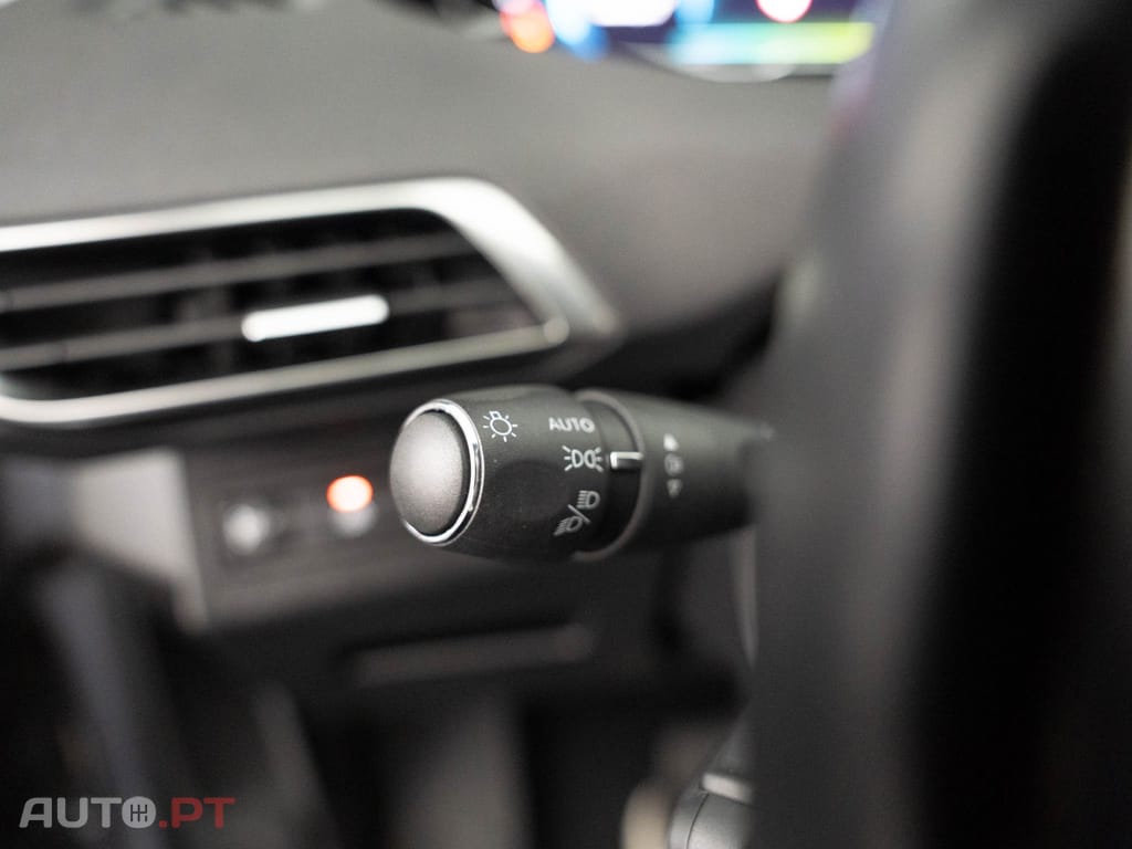 Peugeot 3008 1.6 Hybrid Allure e-EAT8