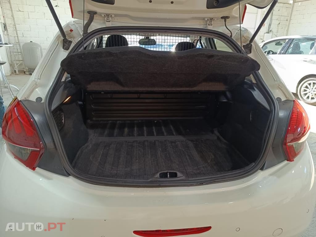 Peugeot 208 1.5 BlueHDi - IVA Dedutível