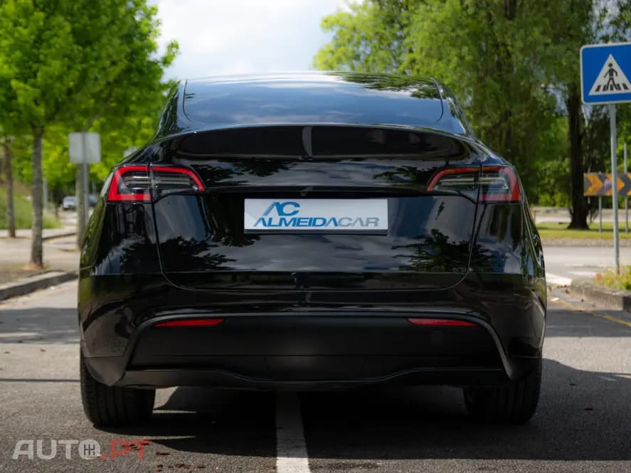 Tesla Model Y Outro