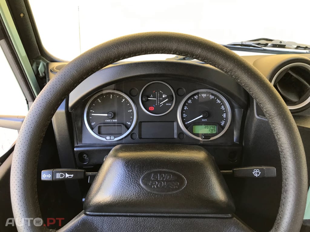 Land Rover Defender TD4 PUMA HERITAGE