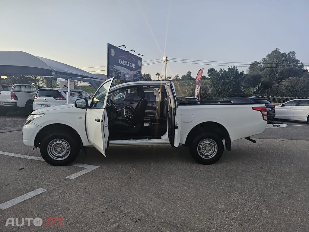 Mitsubishi L200 2.4 DI-D CD Invite 4WD