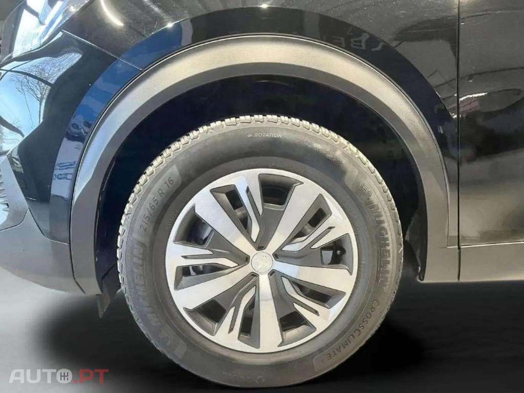 Peugeot E-2008 Active