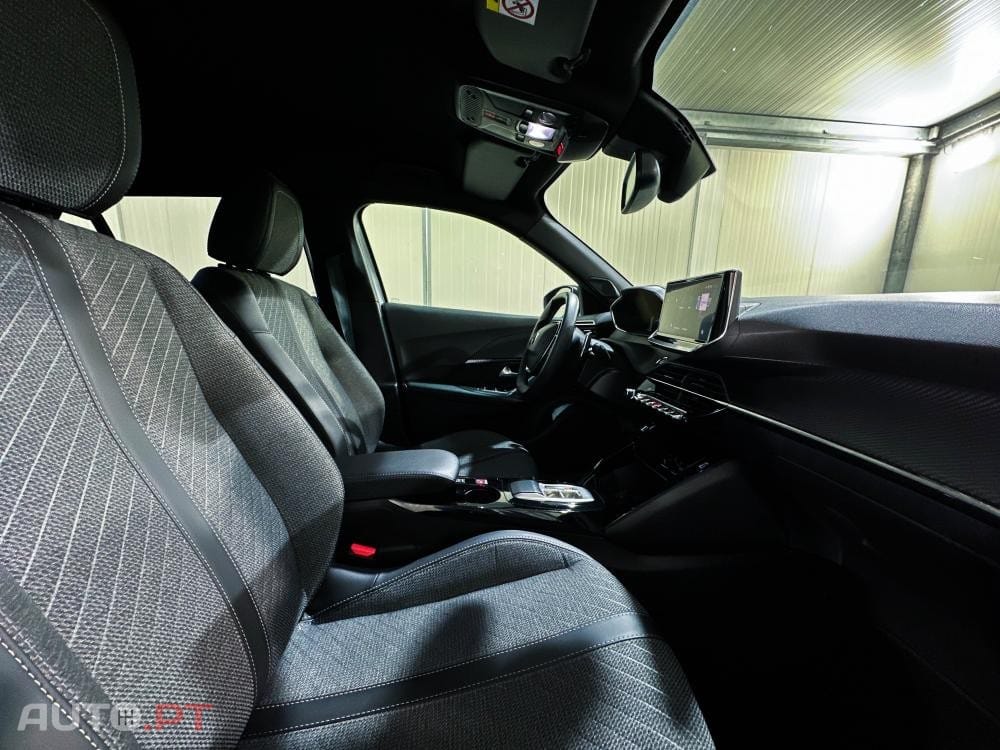 Peugeot 2008 Hybrid 145 e-DSC Allure