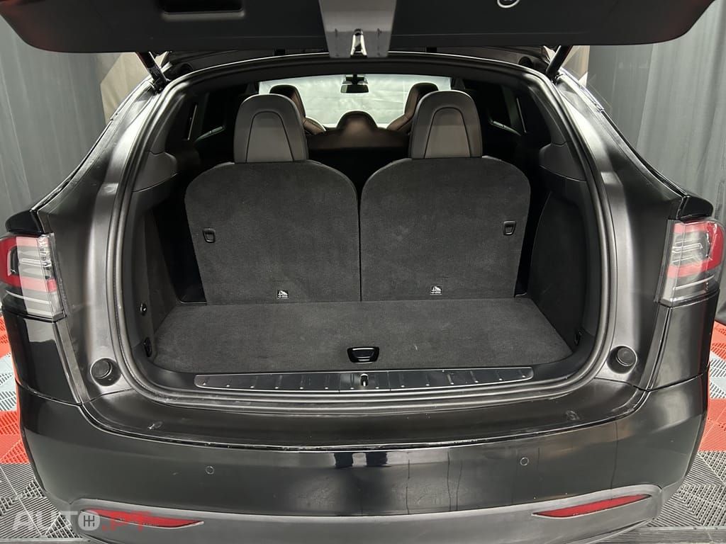 Tesla Model X 75D