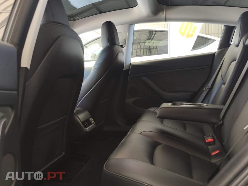 Tesla Model 3 Long Range RWD — fotografia 20
