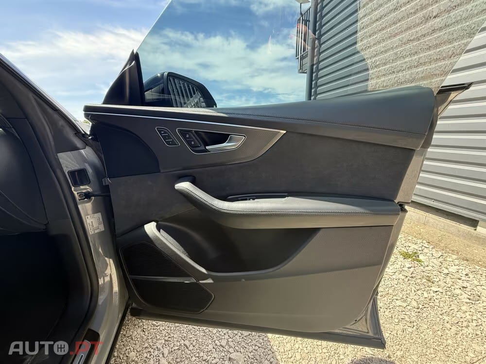 Audi RSQ8 Sport