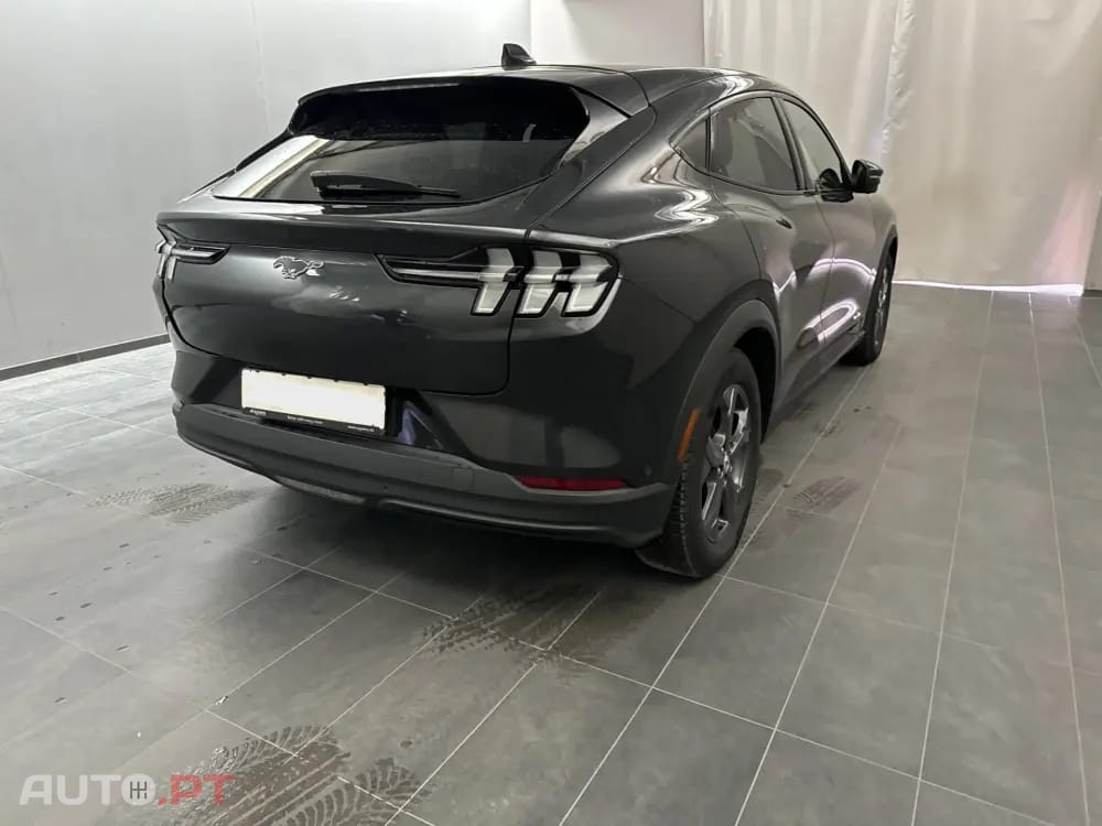 Ford Mustang Mach-E AWD PREMIUM