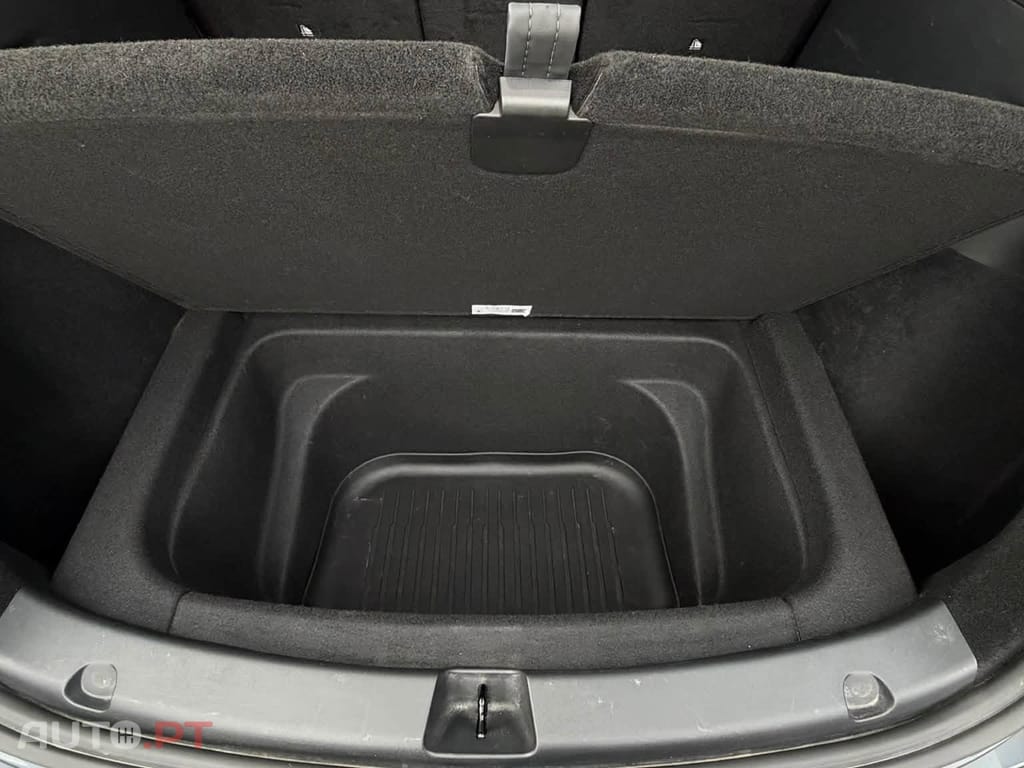 Tesla Model Y Long-Range RWD