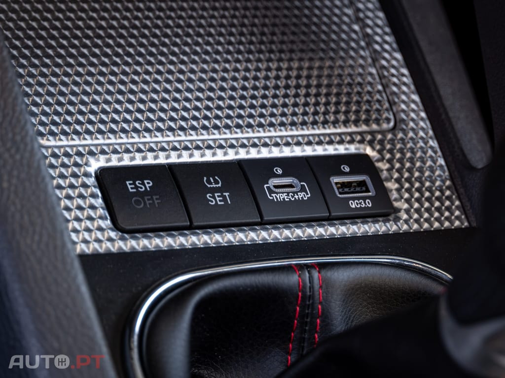 Volkswagen Golf 3.2 R32 4Motion