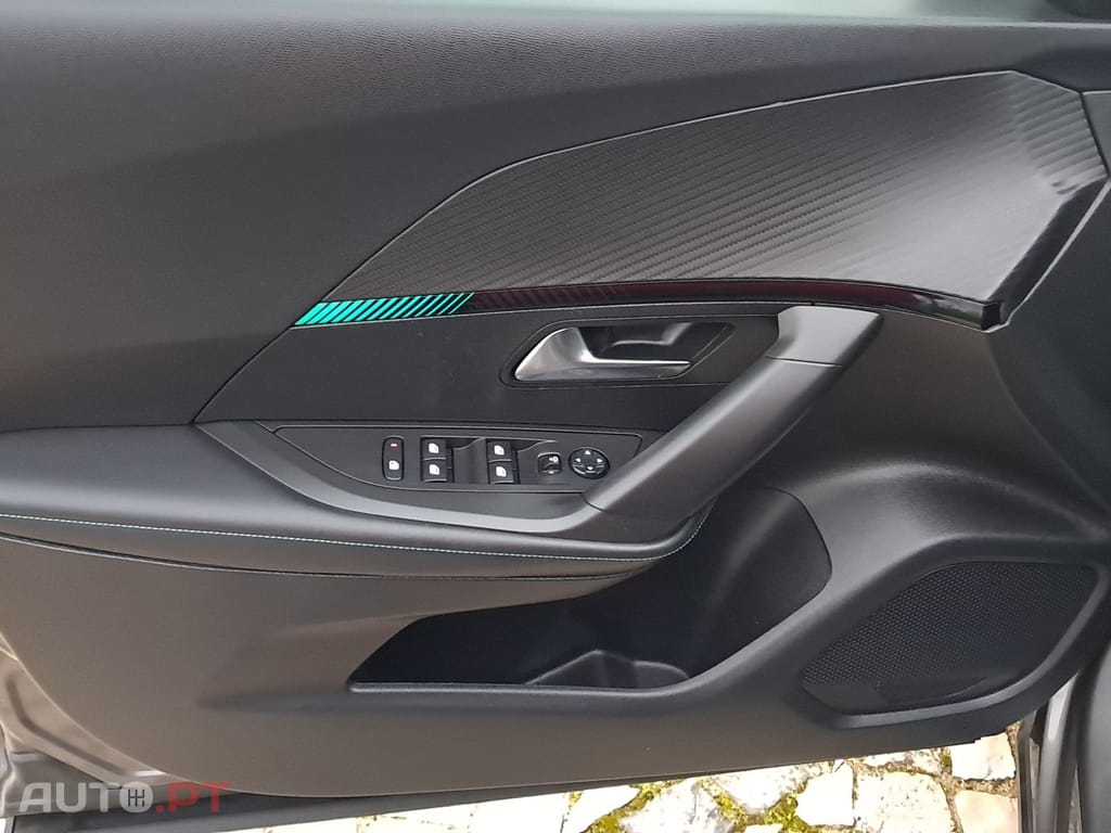 Peugeot 2008 PureTech 130 Allure Pack