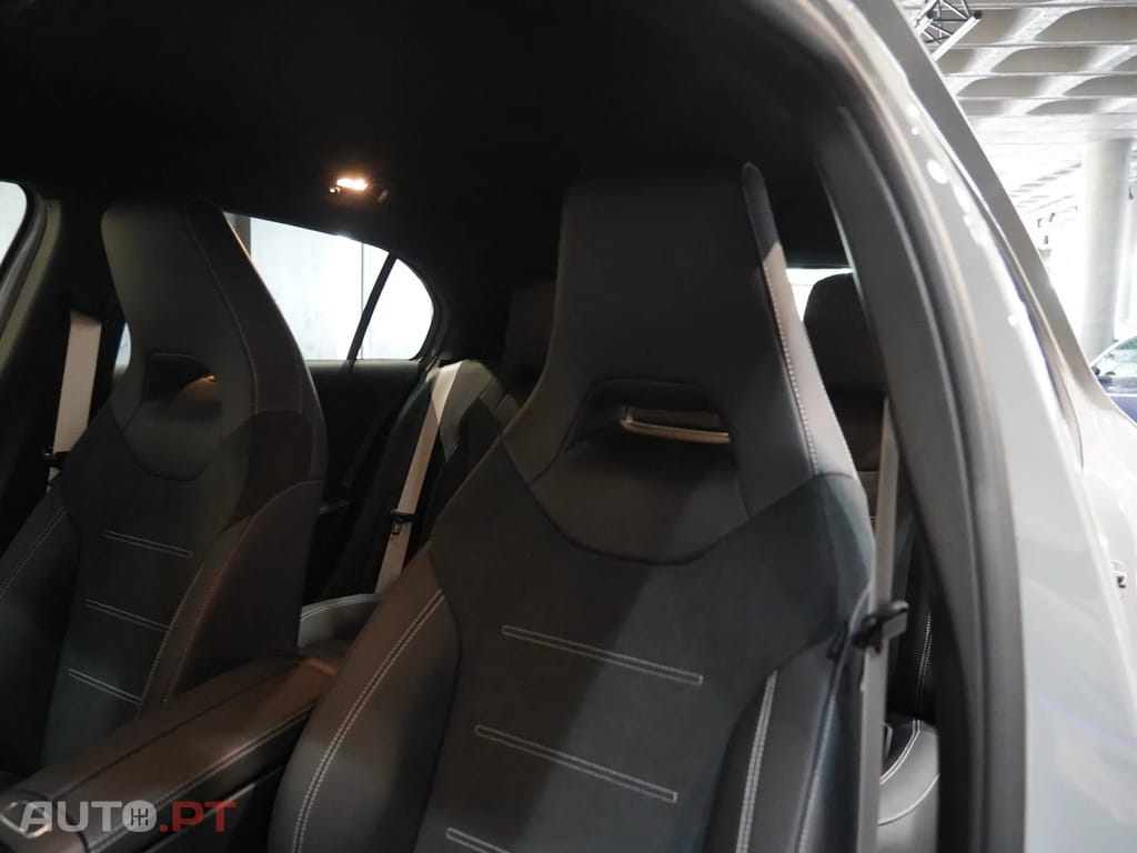 Mercedes-Benz A 250 e AMG Line