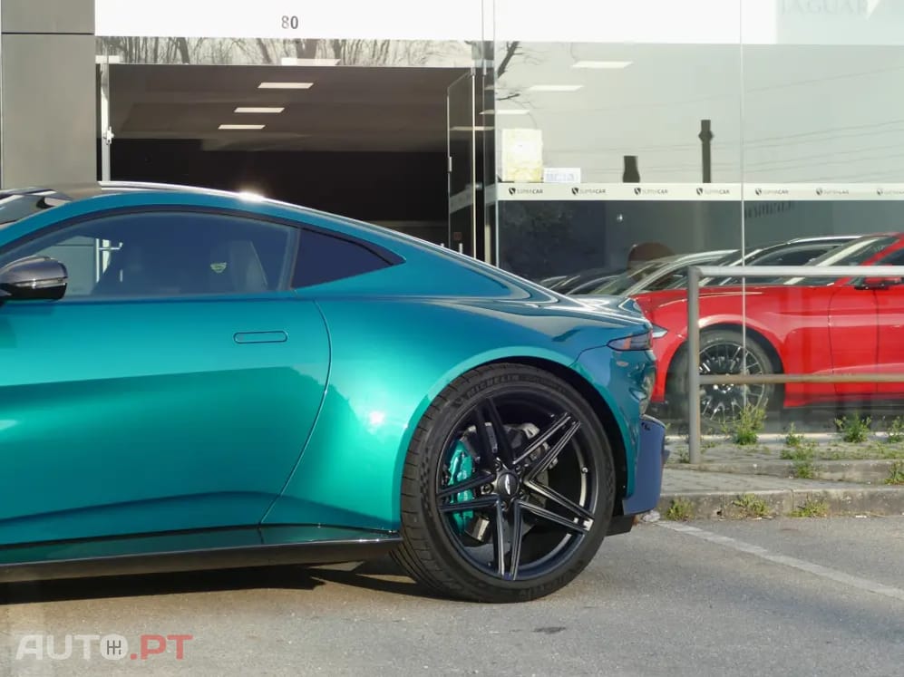 Aston Martin Vantage Coupé V8