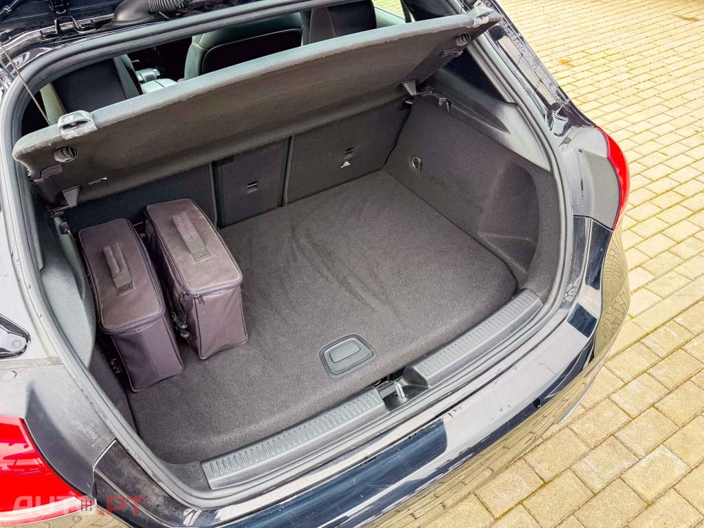 Mercedes-Benz A 250 e AMG Line