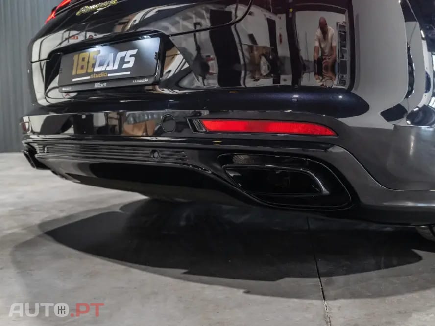 Porsche Panamera 4 E-Hybrid Platinum Edition