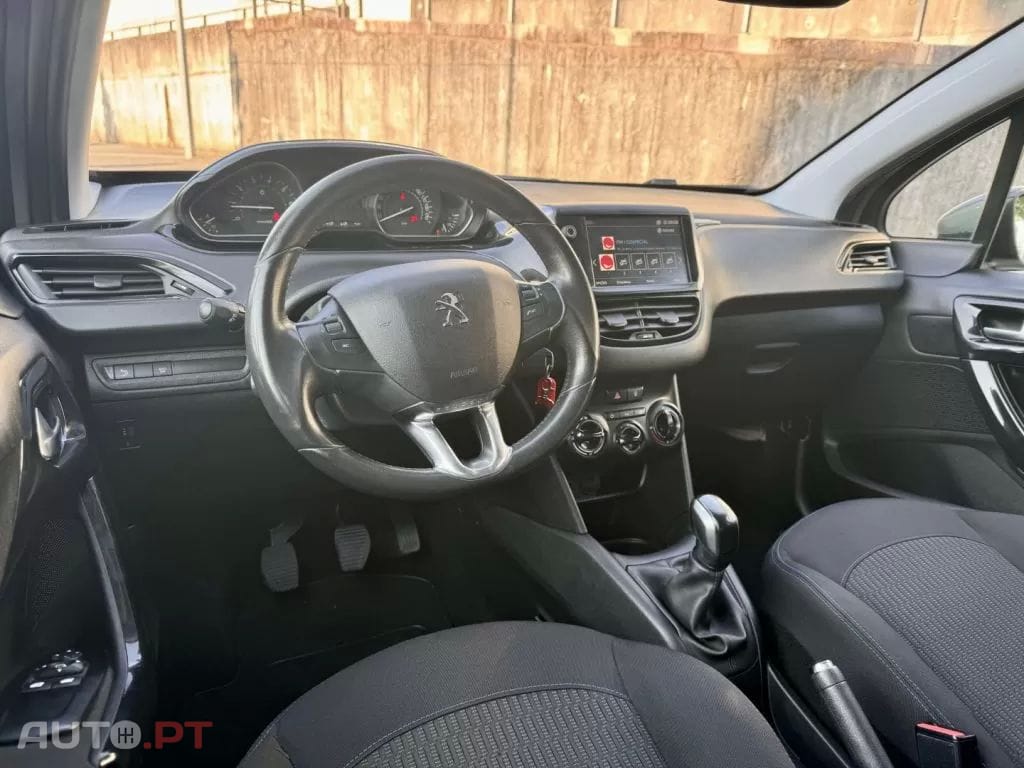 Peugeot 208 1.2 PureTech Signature