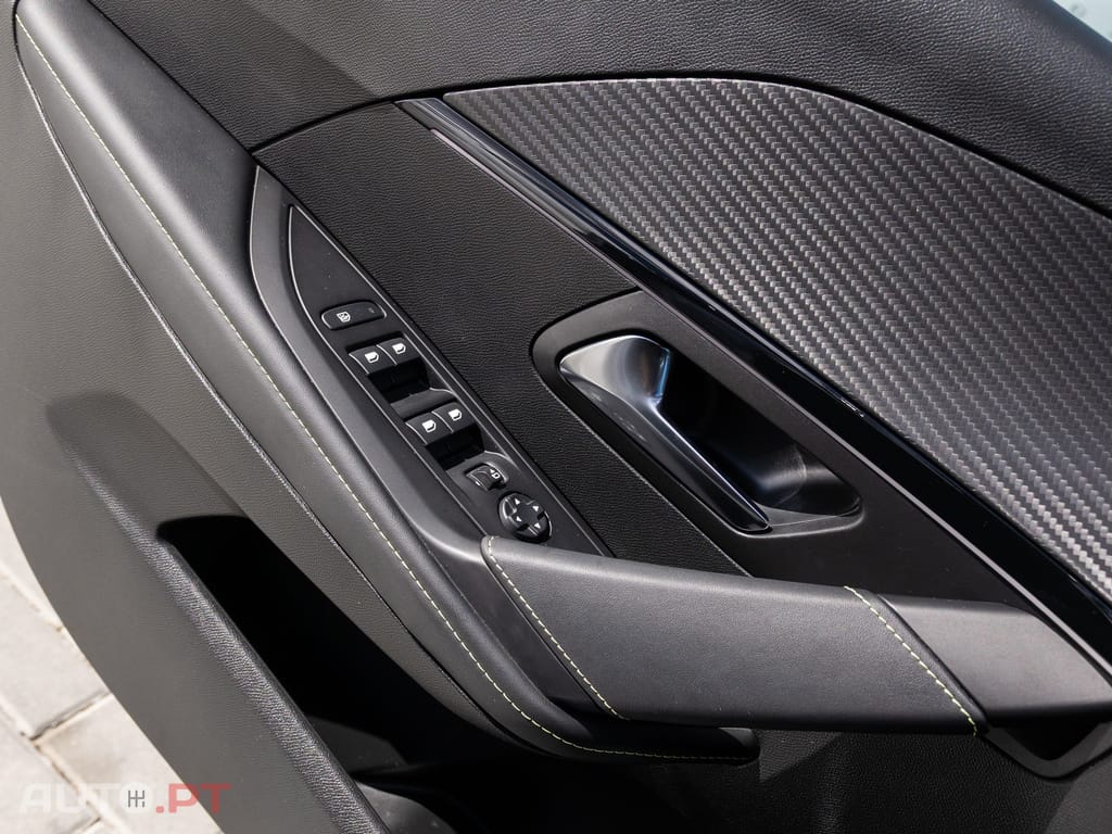 Peugeot 208 1.5 BlueHDi GT — fotografia 12