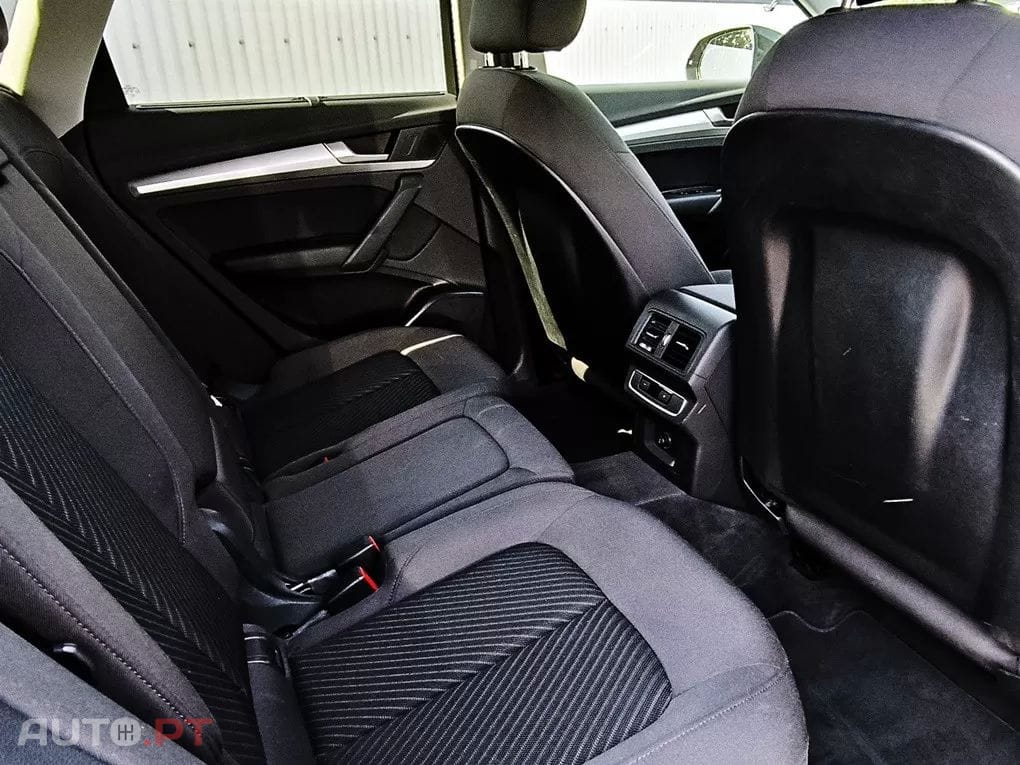 Audi Q5 50 TFSIe quattro S tronic S line business