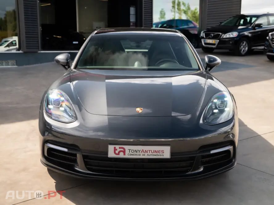 Porsche Panamera 4 E-Hybrid Platinum Edition