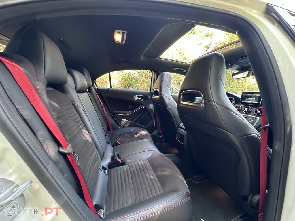 Mercedes-Benz A 45 AMG 4Matic Speedshift 7G-DCT