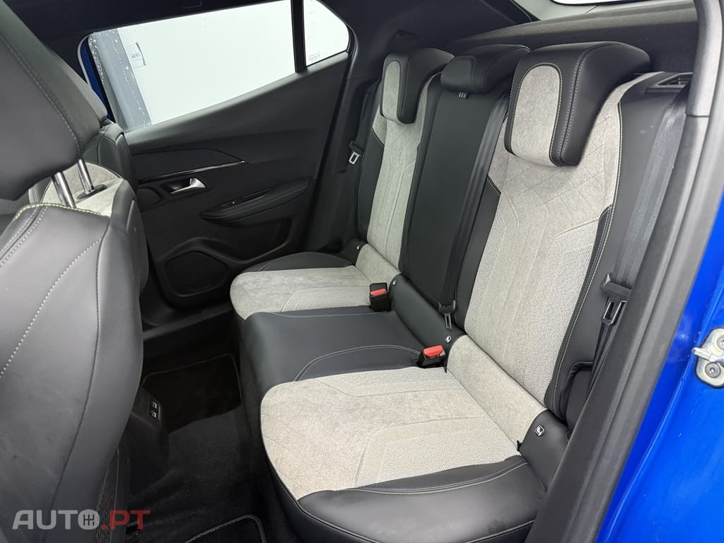 Peugeot E-2008 50 kWh GT