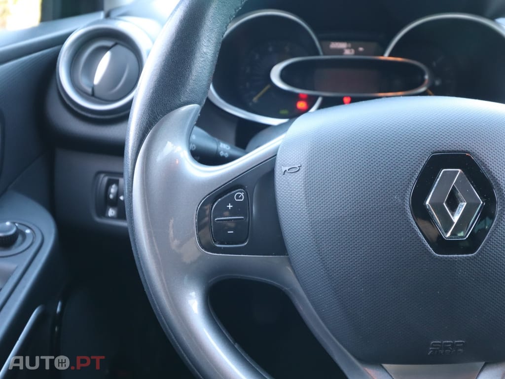 Renault Clio Sport Tourer 1.5 dCi Dynamique S — fotografia 13