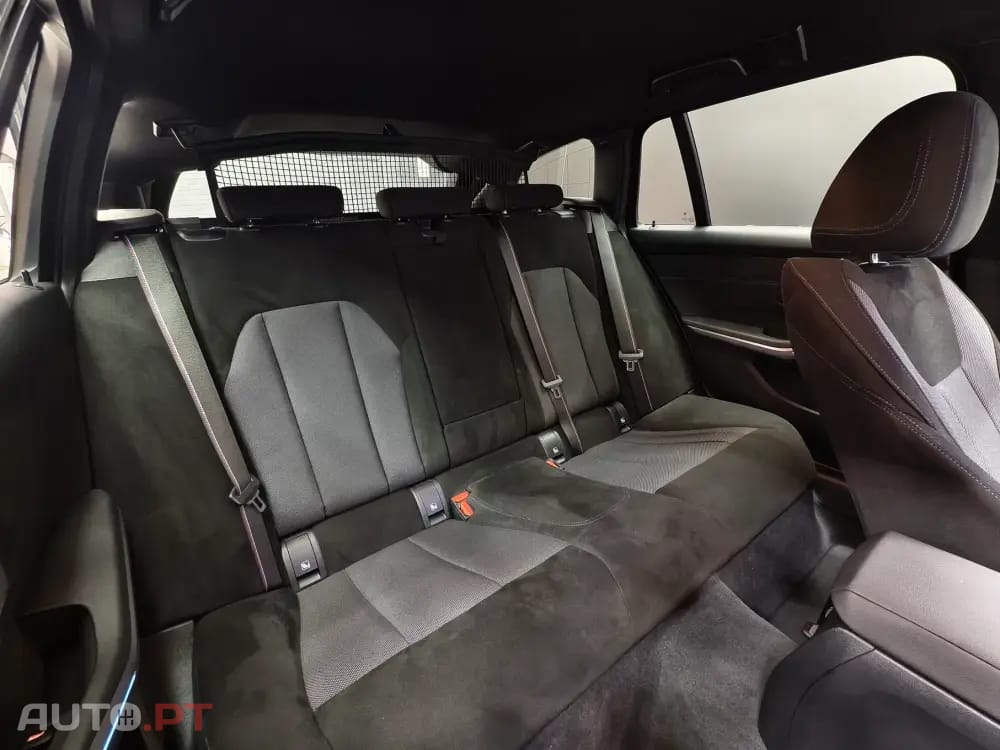 BMW 330 e Pack Desportivo M Pro Auto