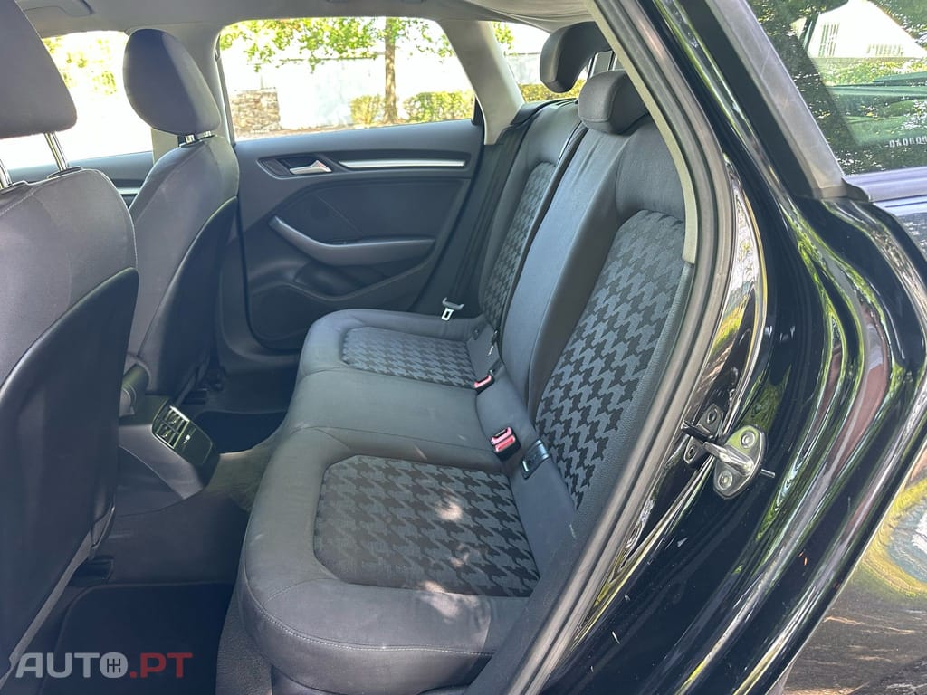 Audi A3 Sportback 1.6 TDi Business Line Attraction S tronic