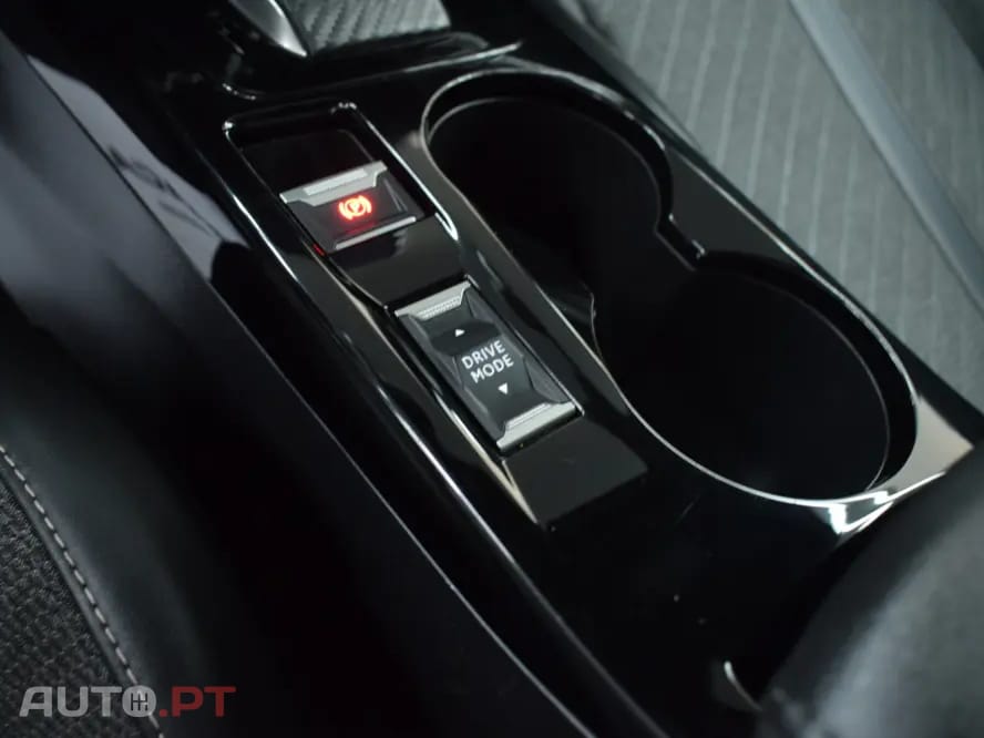 Peugeot 2008 1.2 PureTech Allure EAT8
