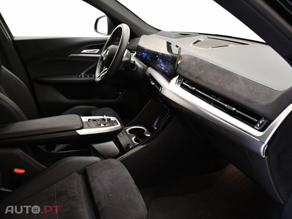 BMW iX2 eDrive20 Pack Desportivo M Pro