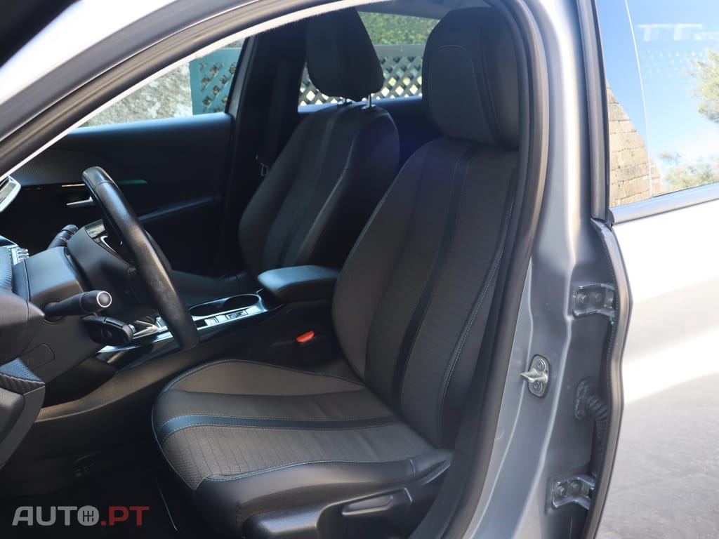 Peugeot E-208 50 kWh Allure