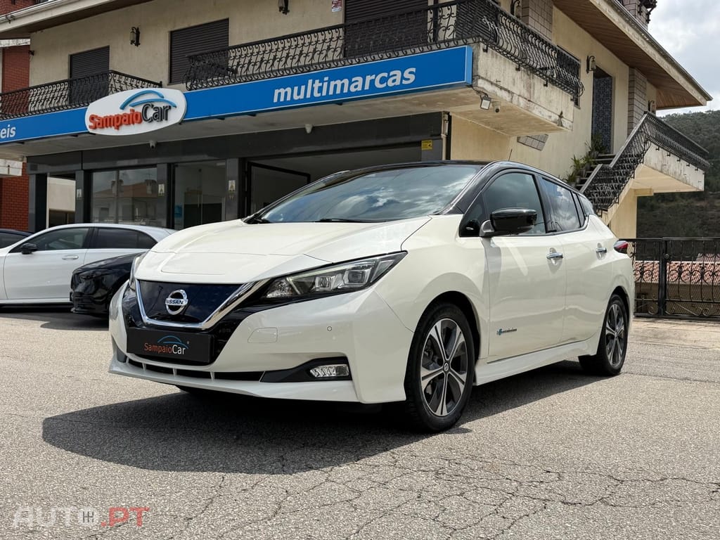 Nissan Leaf N-Connecta Two Tone