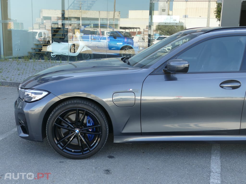 BMW 330 e Touring Pack M Auto