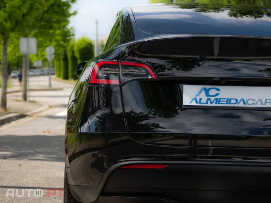 Tesla Model Y Outro