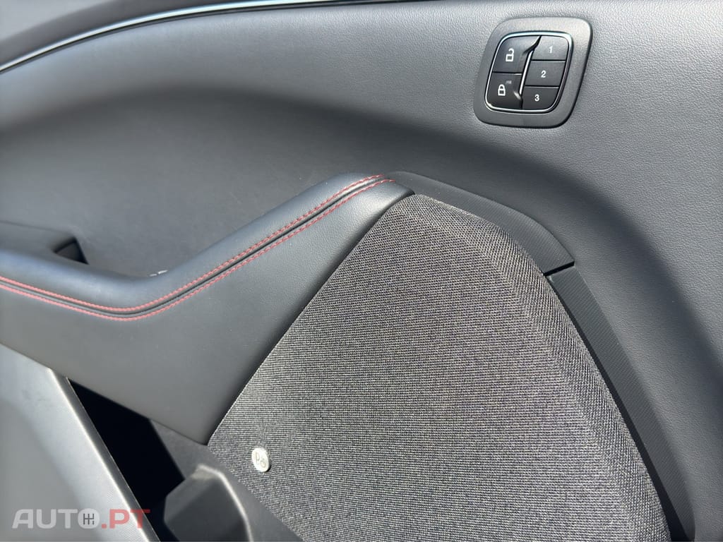 Ford Mustang Mach-E AWD PREMIUM