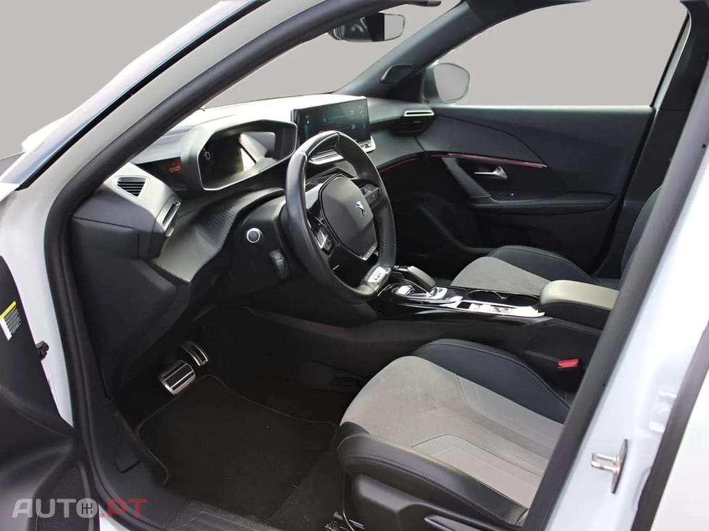 Peugeot E-2008 GT 