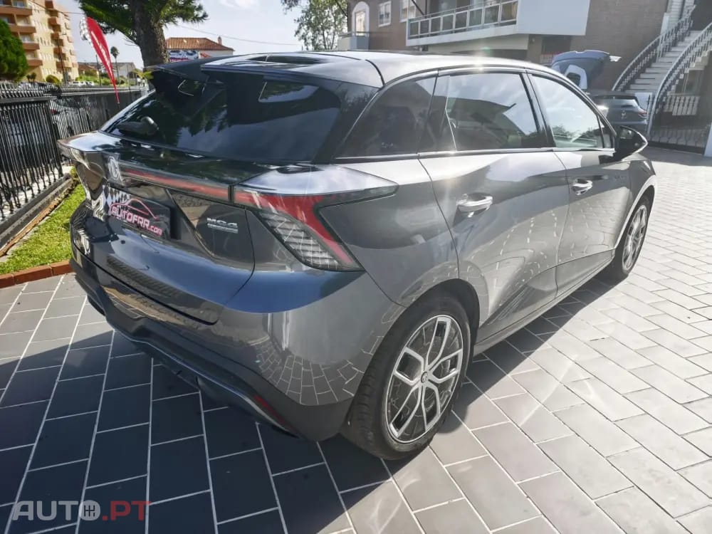MG MG4 64 kWh Luxury